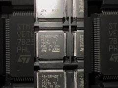 QFY CI scheggia i componenti elettronici